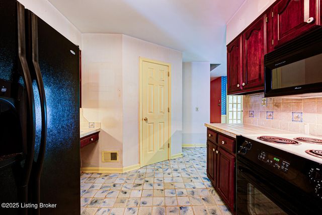 9020 Woodlily Trail, Louisville, KY 40229