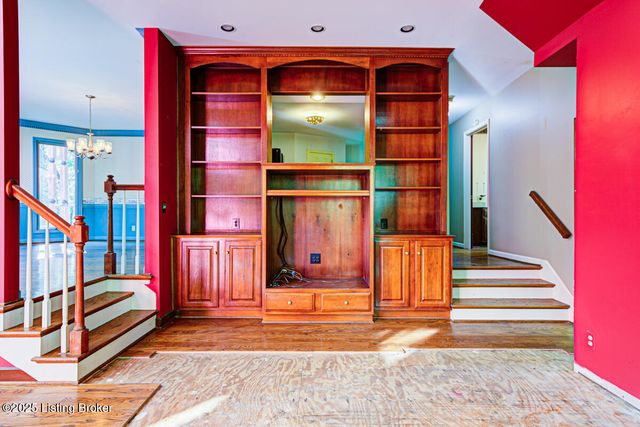 9020 Woodlily Trail, Louisville, KY 40229