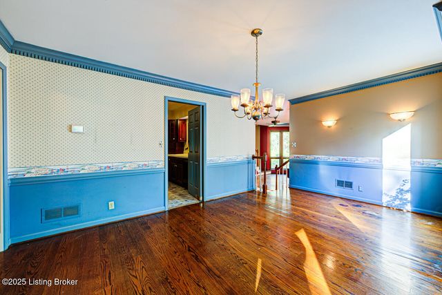 9020 Woodlily Trail, Louisville, KY 40229