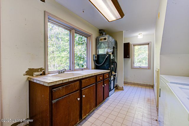 9020 Woodlily Trail, Louisville, KY 40229