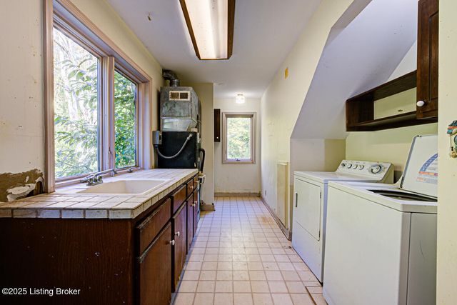 9020 Woodlily Trail, Louisville, KY 40229