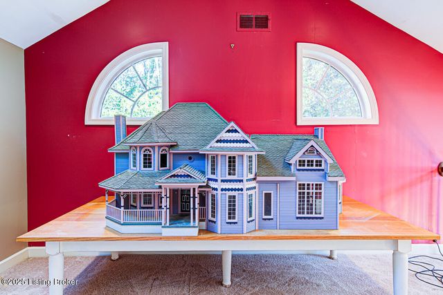 9020 Woodlily Trail, Louisville, KY 40229