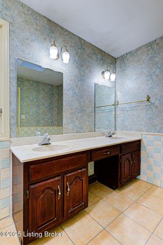 9020 Woodlily Trail, Louisville, KY 40229