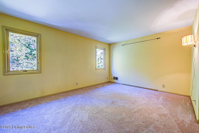 9020 Woodlily Trail, Louisville, KY 40229