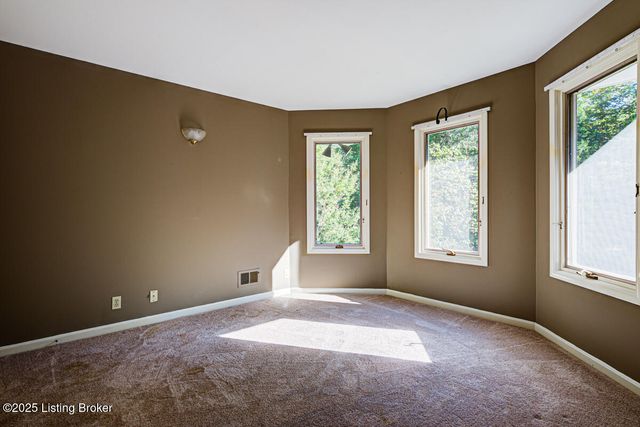 9020 Woodlily Trail, Louisville, KY 40229