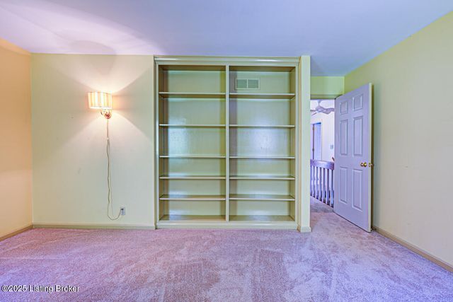 9020 Woodlily Trail, Louisville, KY 40229