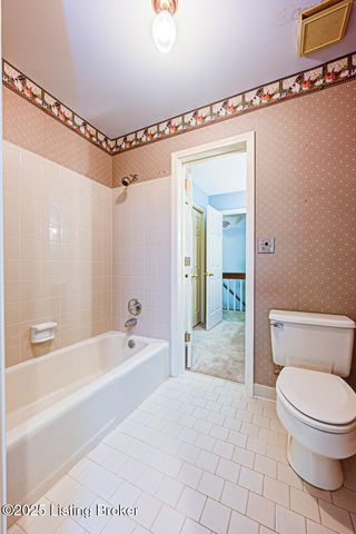 9020 Woodlily Trail, Louisville, KY 40229