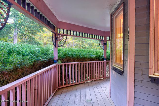 9020 Woodlily Trail, Louisville, KY 40229