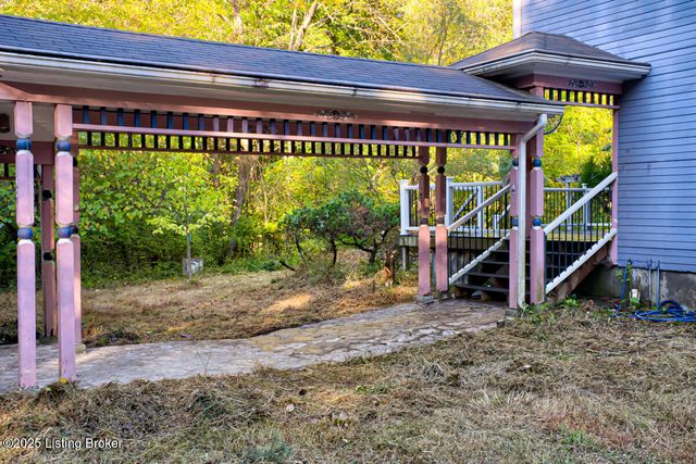 9020 Woodlily Trail, Louisville, KY 40229