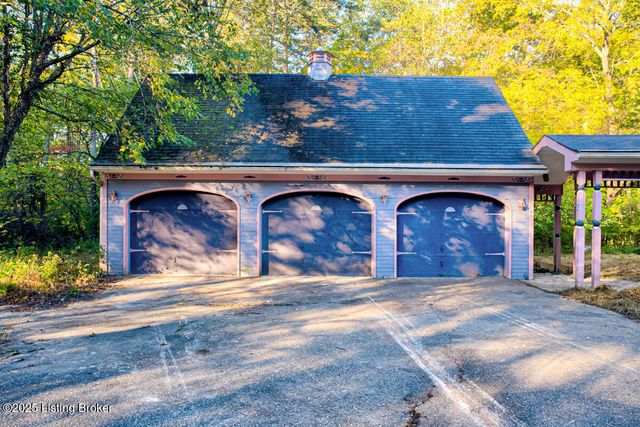 9020 Woodlily Trail, Louisville, KY 40229