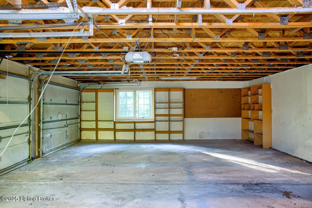 9020 Woodlily Trail, Louisville, KY 40229