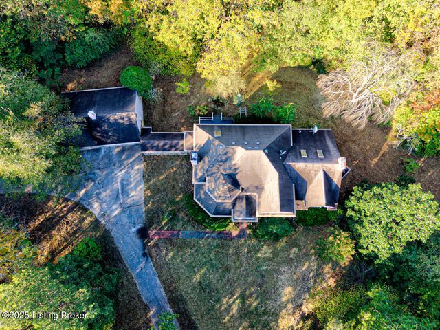 9020 Woodlily Trail, Louisville, KY 40229