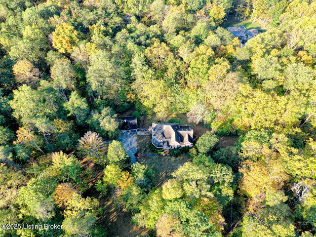 9020 Woodlily Trail, Louisville, KY 40229