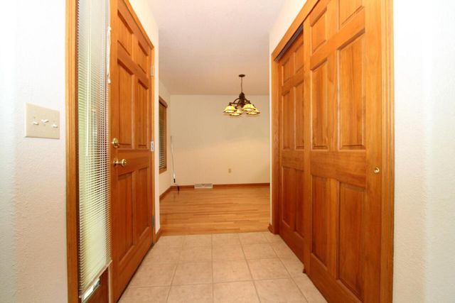 12395 W Waterford AVENUE, Greenfield, WI 53228