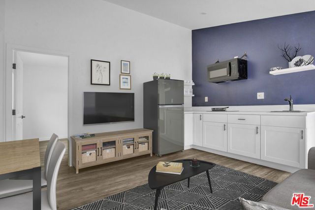 14206 Calvert Street, Van Nuys (los Angeles), CA 91401