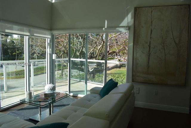 1528 Brickell Ave 101, Miami, FL 33129