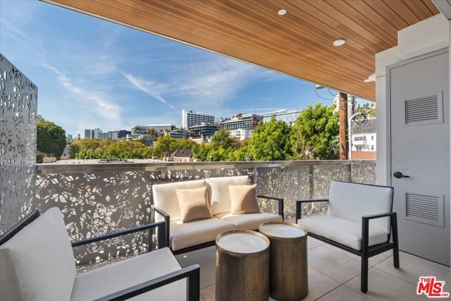 1257 N Sweetzer Avenue 302, West Hollywood, CA 90069