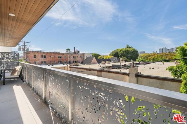 1257 N Sweetzer Avenue 302, West Hollywood, CA 90069