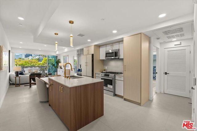 1257 N Sweetzer Avenue 302, West Hollywood, CA 90069