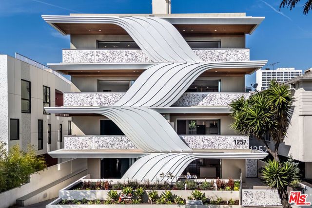 1257 N Sweetzer Avenue 302, West Hollywood, CA 90069