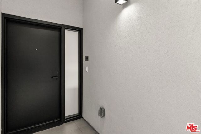 1257 N Sweetzer Avenue 302, West Hollywood, CA 90069