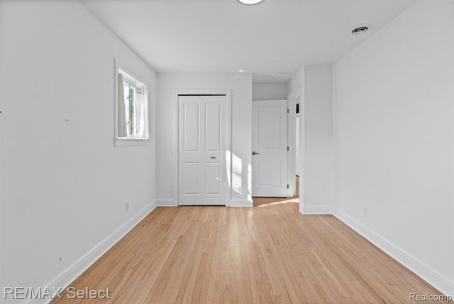 24050 Lakewood Street, Saint Clair Shores, MI 48082