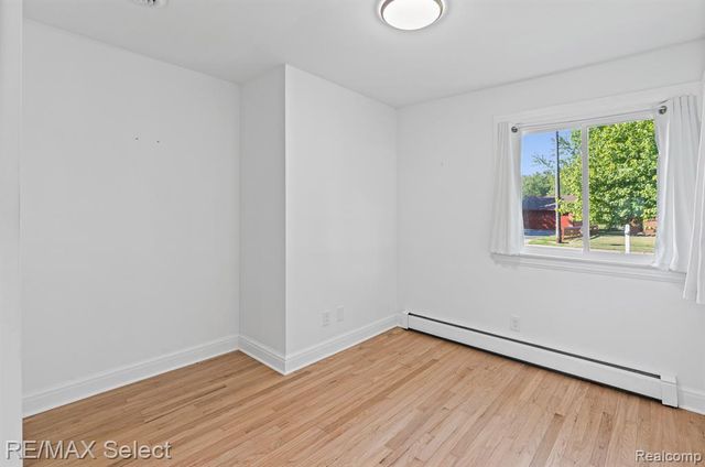 24050 Lakewood Street, Saint Clair Shores, MI 48082