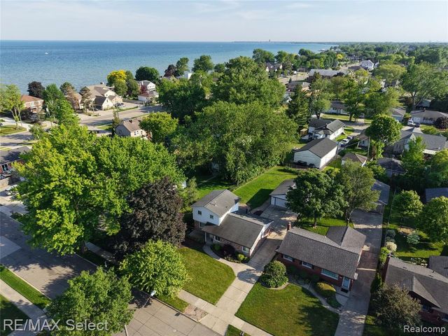 24050 Lakewood Street, Saint Clair Shores, MI 48082