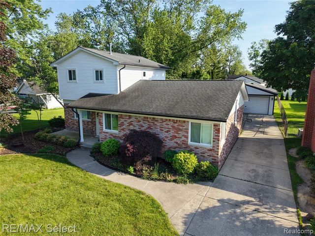24050 Lakewood Street, Saint Clair Shores, MI 48082