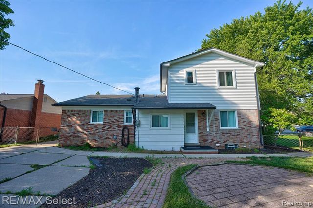 24050 Lakewood Street, Saint Clair Shores, MI 48082