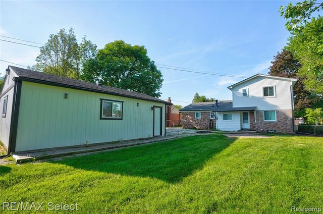 24050 Lakewood Street, Saint Clair Shores, MI 48082