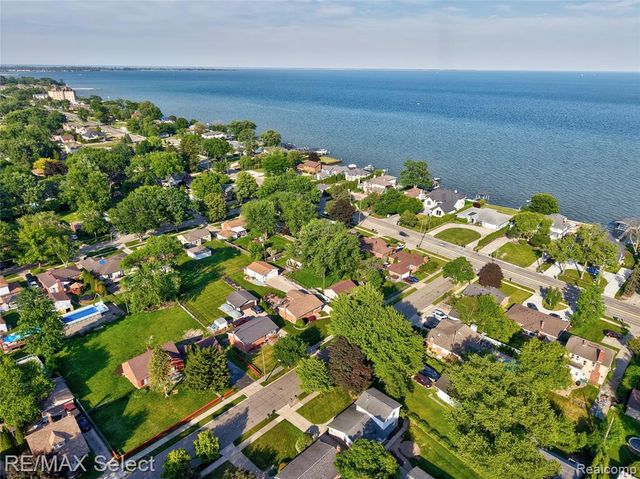 24050 Lakewood Street, Saint Clair Shores, MI 48082