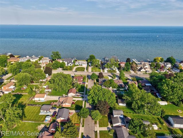 24050 Lakewood Street, Saint Clair Shores, MI 48082
