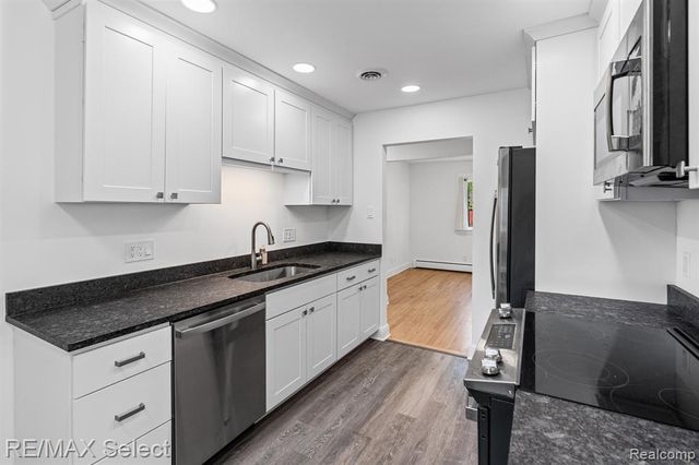 24050 Lakewood Street, Saint Clair Shores, MI 48082