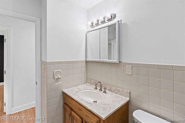24050 Lakewood Street, Saint Clair Shores, MI 48082