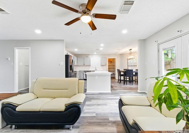 3200 emerson, Schertz, TX 78154