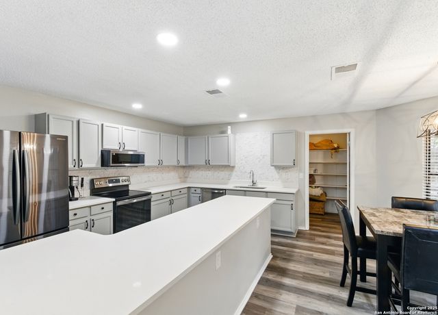 3200 emerson, Schertz, TX 78154
