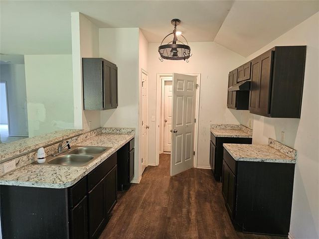 208 Tuscany Circle, Noble, OK 73068