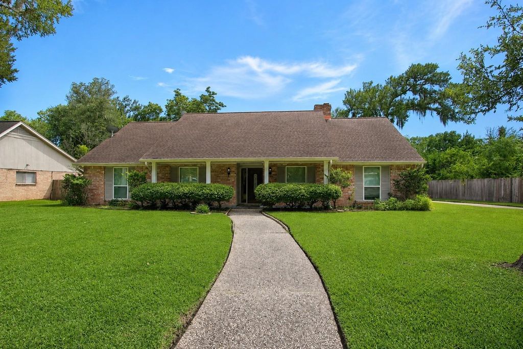 15322 Wandering Trail, Friendswood, TX 77546