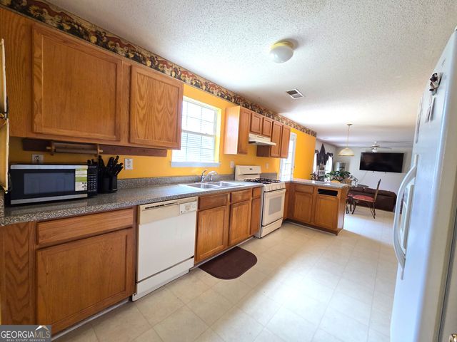3005 Peach Blossom Trace SE, Conyers, GA 30013