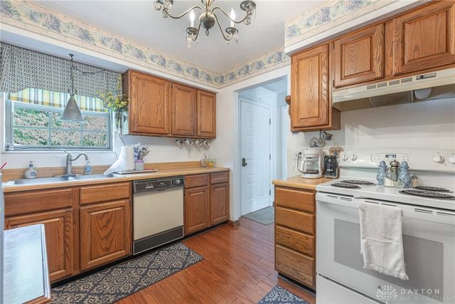 28 Tamarack Trail, Springboro, OH 45066