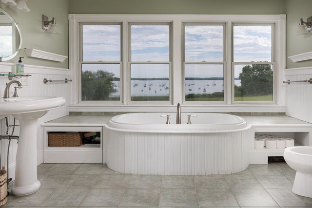 1163 Thompsons Point Road, Charlotte, VT 05445