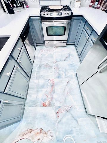 58 Rialto Way, Patchogue, NY 11772