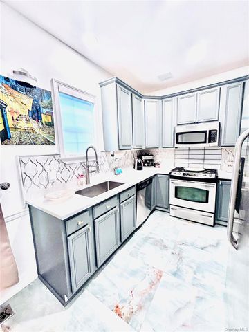 58 Rialto Way, Patchogue, NY 11772