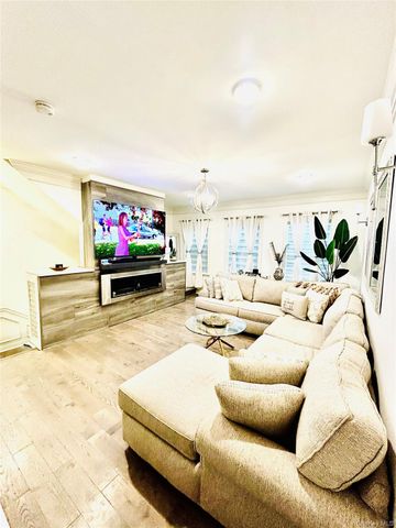 58 Rialto Way, Patchogue, NY 11772