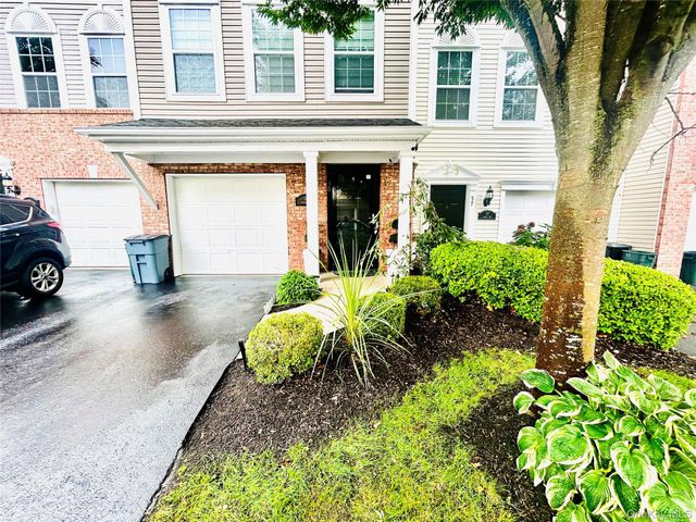 58 Rialto Way, Patchogue, NY 11772