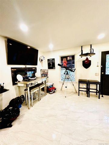 58 Rialto Way, Patchogue, NY 11772