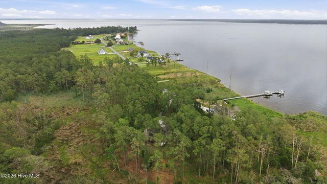 134 W Dowry Creek, Belhaven, NC 27810