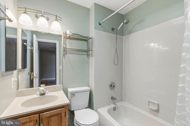 12 REDDING CT, Nottingham, MD 21236