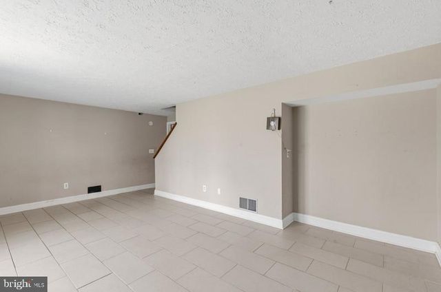 12 REDDING CT, Nottingham, MD 21236